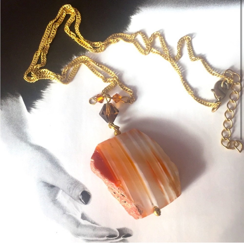 NWOT Agate and Gold Necklace